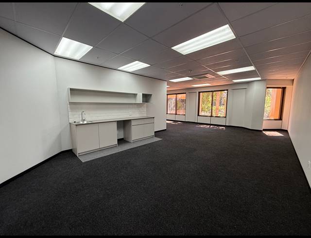 108M² OFFICE TO LET IN PARKTOWN